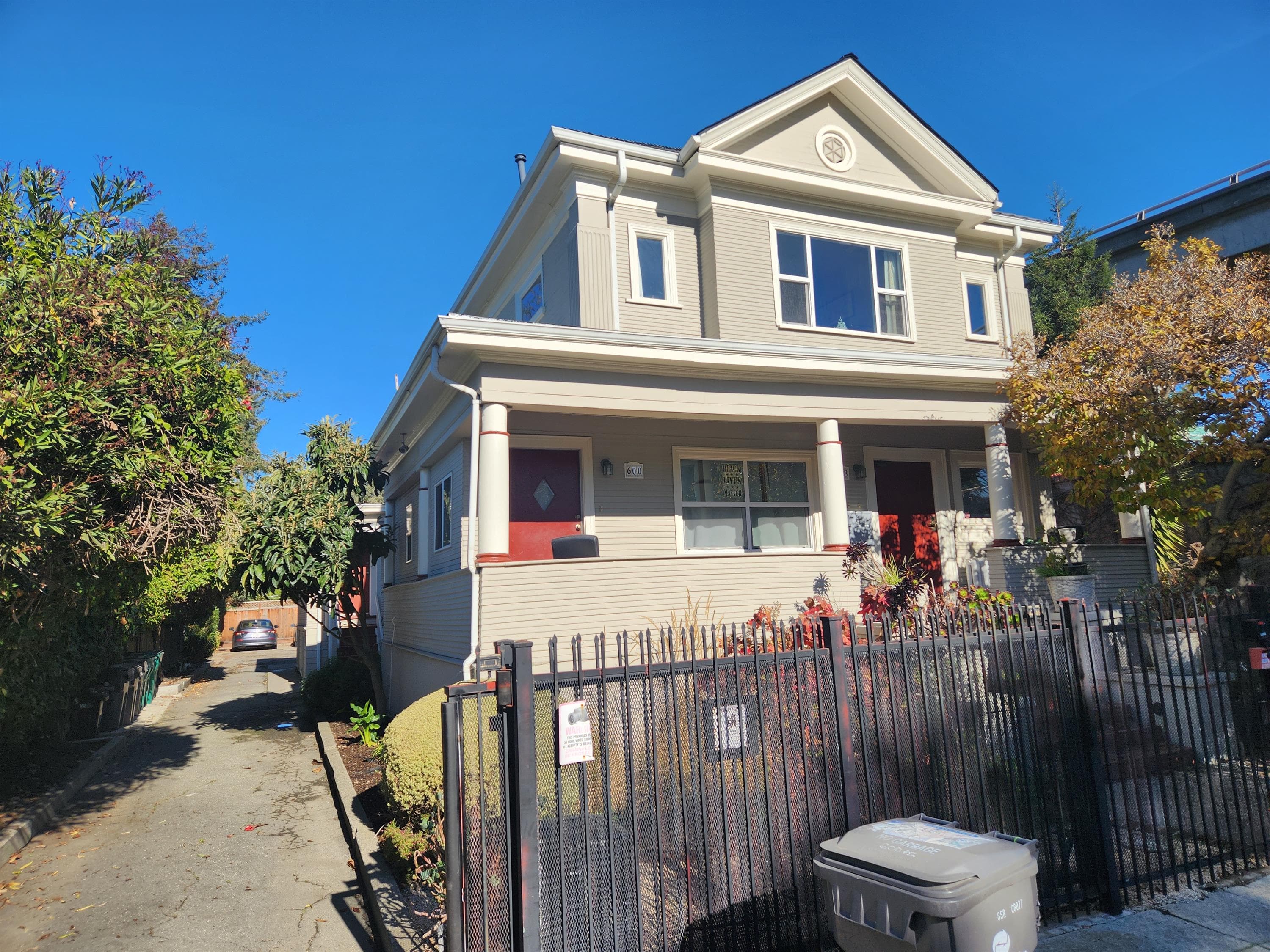 598 32nd Street - 90131a13874f4eefa430f975aea6db3d.jpg