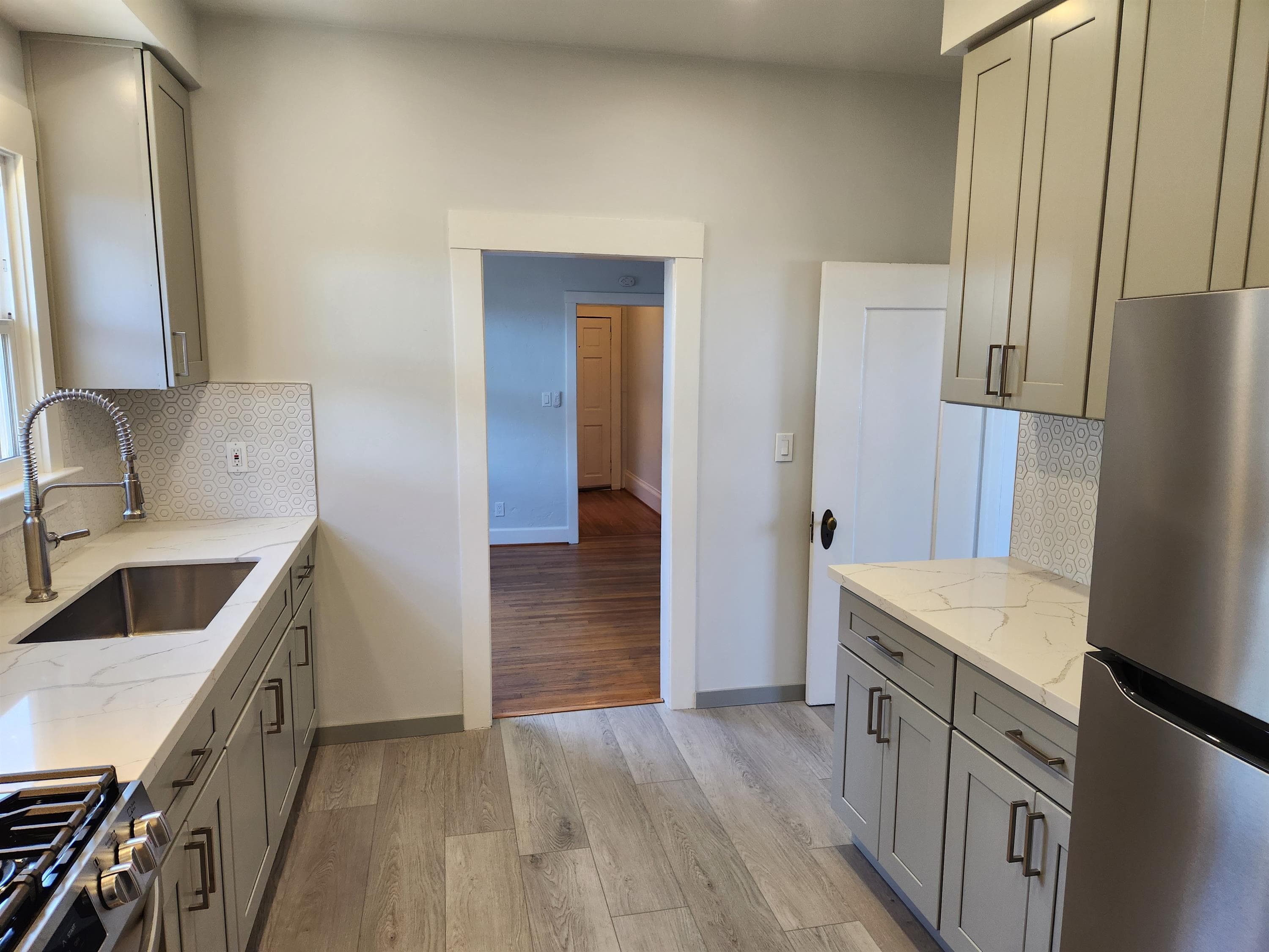598 32nd Street - 99a1323cf66b4e0e93dcd0c634de23a1.jpg