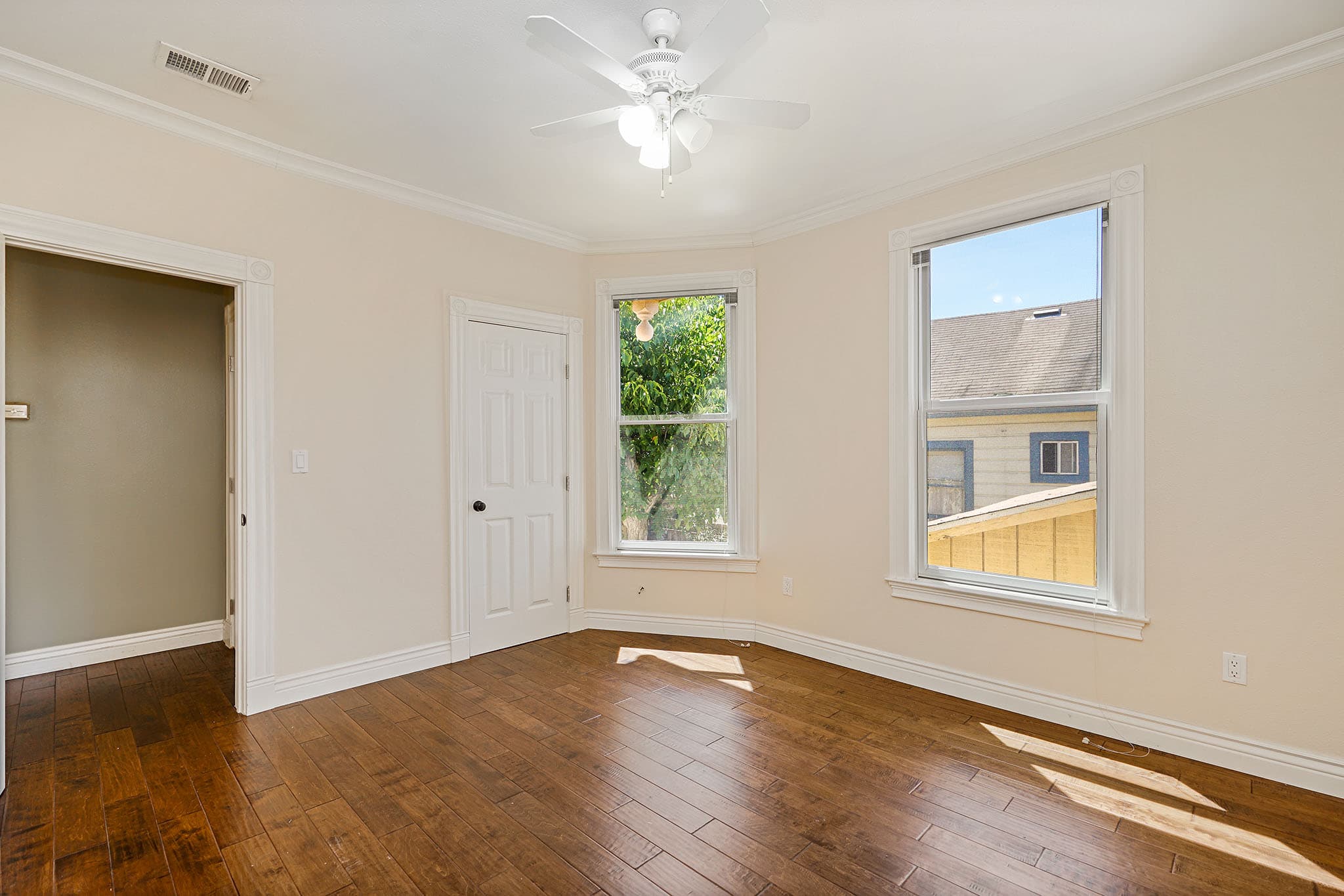5553 Vallejo Street - 40024afef45641f7aaeda3a66c418dda.jpg
