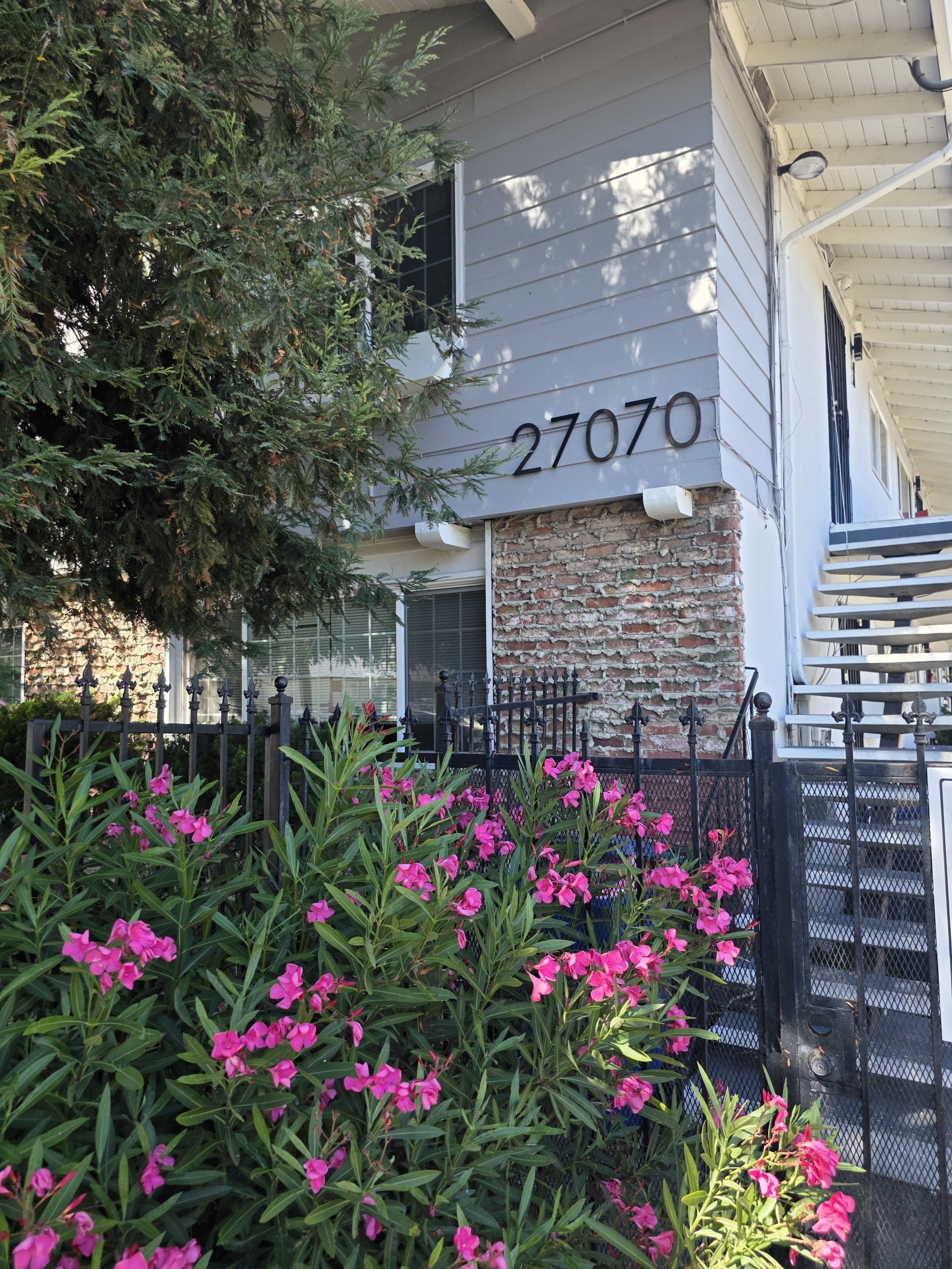 27070 Manon Avenue - e675d8c5aff5475288bd14bb40620575.jpg